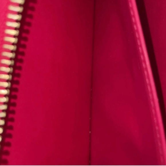 LOUIS VUITTON Monogram Vernis Ikat Zippy
Wallet in Rose Indian - Picture 5 of 13